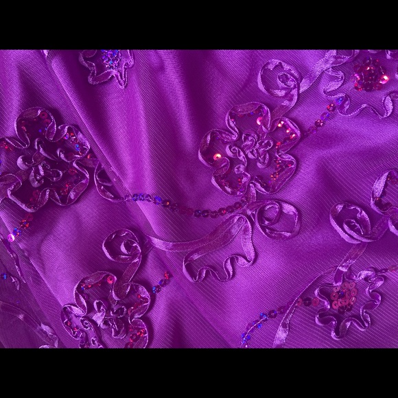 Little Girls purple embellished dress - Picture 4 of 6